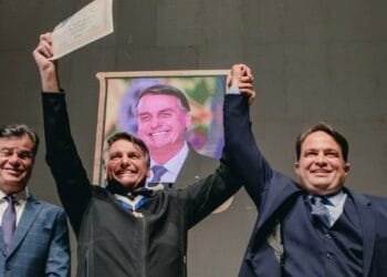 Gesto de Bolsonaro à Roberto aponta para eleição de 2024