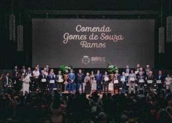Maior honraria do município de Anápolis homenageia nomes como Bolsonaro