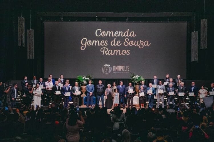Maior honraria do município de Anápolis homenageia nomes como Bolsonaro
