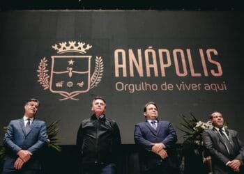 Mesmo inelegível, Bolsonaro mira no futuro político e projeta eleições de 2024