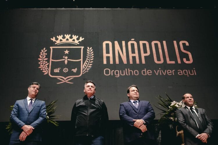 Mesmo inelegível, Bolsonaro mira no futuro político e projeta eleições de 2024