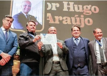 Major Vitor Hugo é homenageado com a Comenda Gomes de Souza Ramos e se destaca na corrida eleitoral em Anápolis