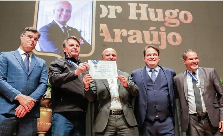 Major Vitor Hugo é homenageado com a Comenda Gomes de Souza Ramos e se destaca na corrida eleitoral em Anápolis