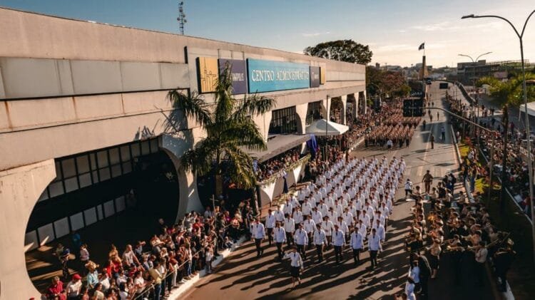 Desfile Cívico-Militar celebra os 116 anos de Anápolis em grande estilo