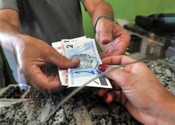 Planejamento é a melhor forma de evitar dívidas, afirma especialista