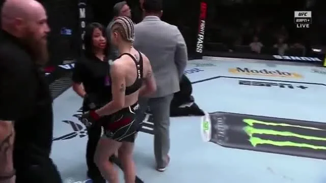 IMAGEM FORTE: Istela Nunes sofre grave lesão em luta no UFC Las Vegas 77