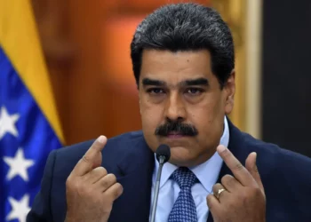 Operação policial em sauna gay na Venezuela resulta na prisão de 33 homens