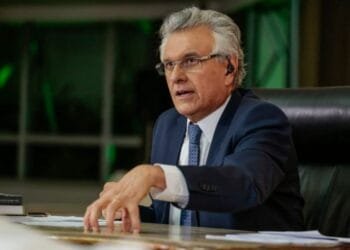 Governador Ronaldo Caiado expressa indignação com autorização de invasão de terra em Hidrolândia