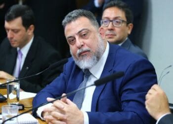 Ex-diretor da Abin admite que adulterou relatório por ordem de G. Dias