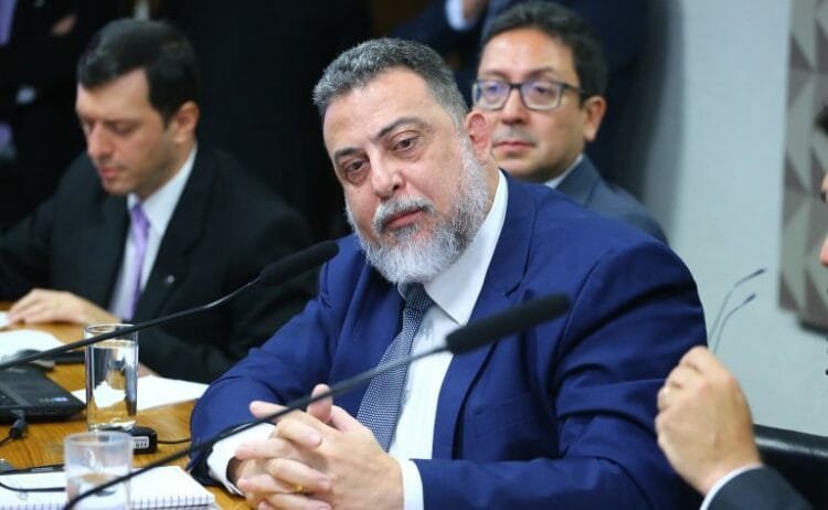 Ex-diretor da Abin admite que adulterou relatório por ordem de G. Dias