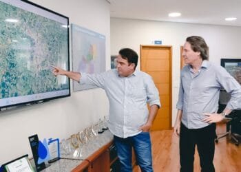 Prefeito cobra agilidade nas obras da Saneago em Anápolis