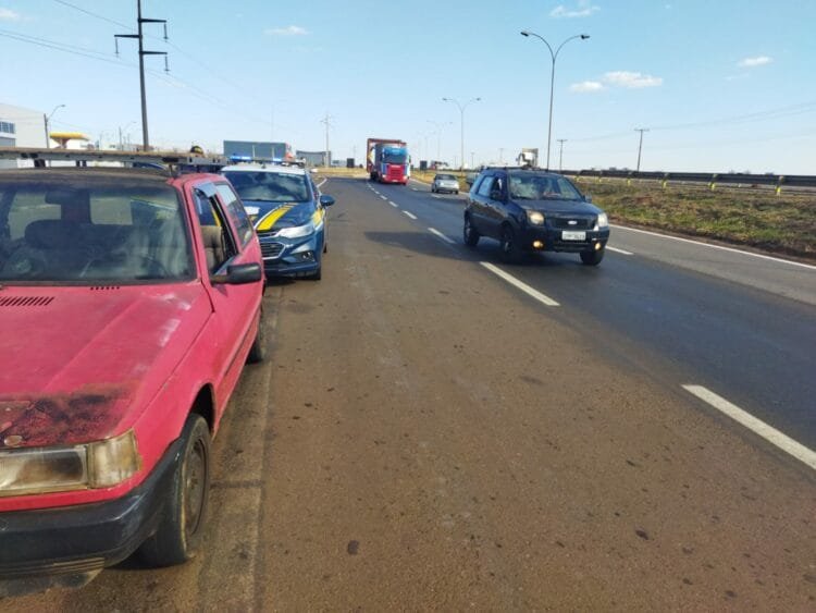 PRF apreende veículo com recorde de irregularidades em Anápolis