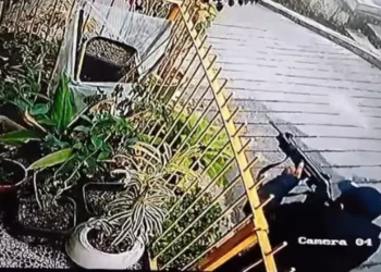 URGENTE: Residência do vereador metralhada em ataque chocante – Assista ao vídeo