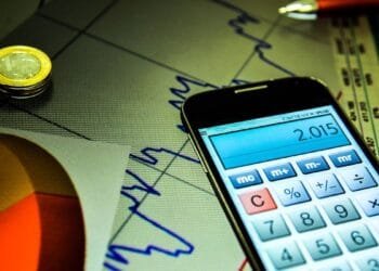 Economistas criticam déficit de mais de R$ 102 bilhões nas contas públicas e alertam que governo precisa cortar gastos