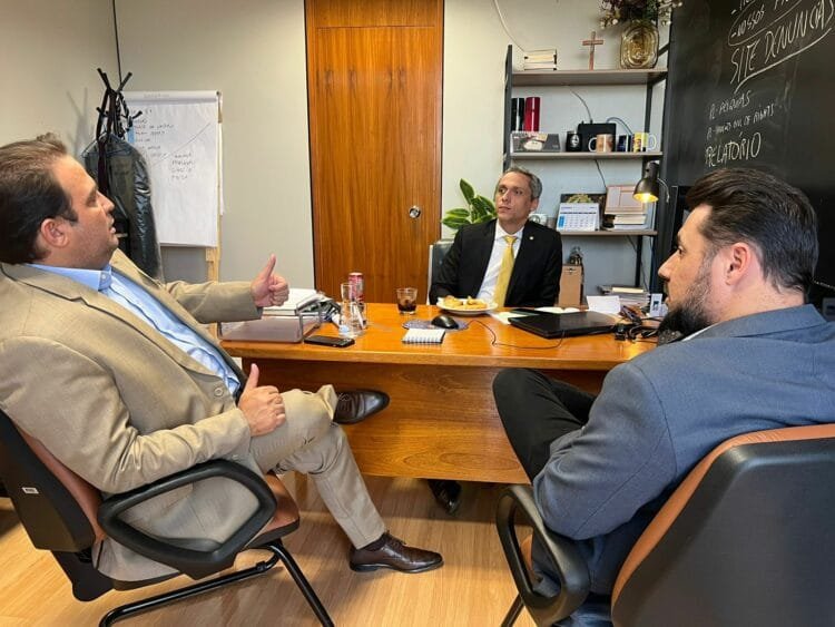 Roberto Naves e Gustavo Gayer se encontram em Brasília