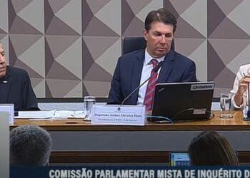 Gen. Heleno reafirma que “ladrão não sobe a rampa” na CPMI