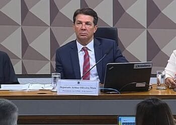 VÍDEO: Gen. Heleno nega conhecimento da “minuta do golpe”