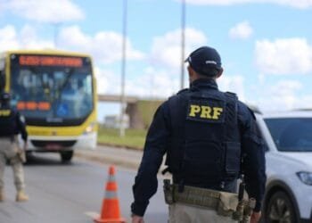 Viagem no feriado: antecedência para quem vai de avião, revisão para quem segue de carro