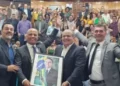 Quadro autografado por Bolsonaro arrematado por R$ 55 mil em evento conservador