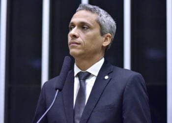 AGORA: Frente Parlamentar de Combate à Corrupção elege Gustavo Gayer como coordenador na Câmara dos Deputados