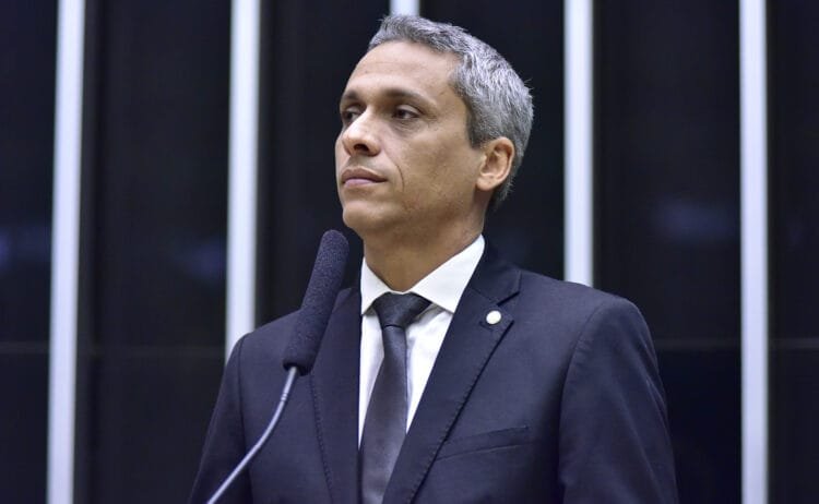 AGORA: Frente Parlamentar de Combate à Corrupção elege Gustavo Gayer como coordenador na Câmara dos Deputados