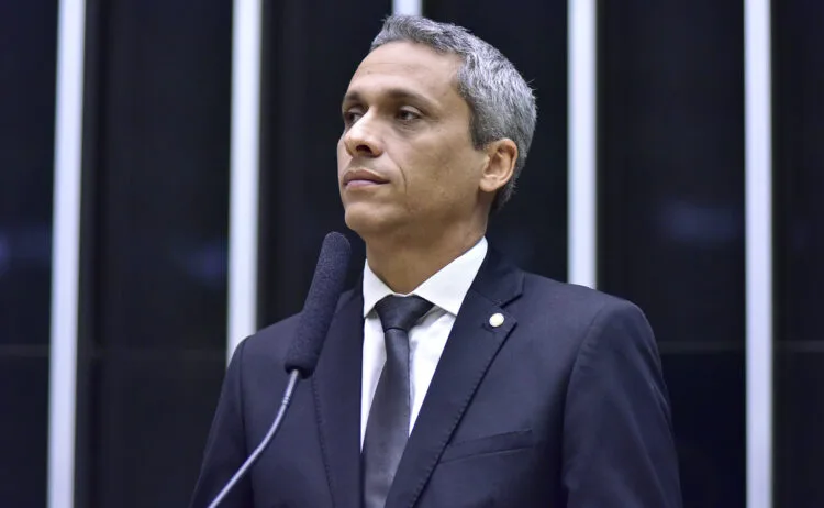 AGORA: Frente Parlamentar de Combate à Corrupção elege Gustavo Gayer como coordenador na Câmara dos Deputados