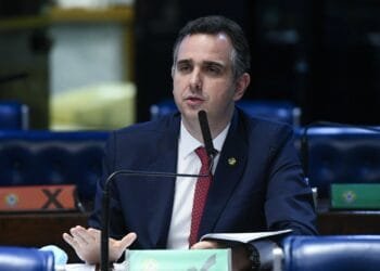 Clima Quente: Pacheco coloca freio no STF