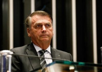 Bolsonaro alerta sobre oportunismo: Escolha de candidatos é crucial para a integridade do partido