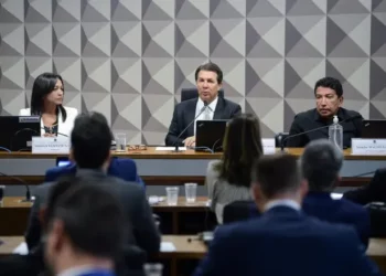 BOMBA: Senador da base de Lula afirma que havia infiltrados no 8 de janeiro e que Bolsonaro não sabia da invasão