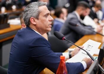 Deputado condena protestos pró-Hamas: queima de bandeiras de Israel e Estados Unidos em Goiânia gera indignação