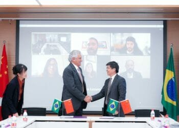 Caiado firma parceria com universidade chinesa nas áreas de clima e energia sustentável