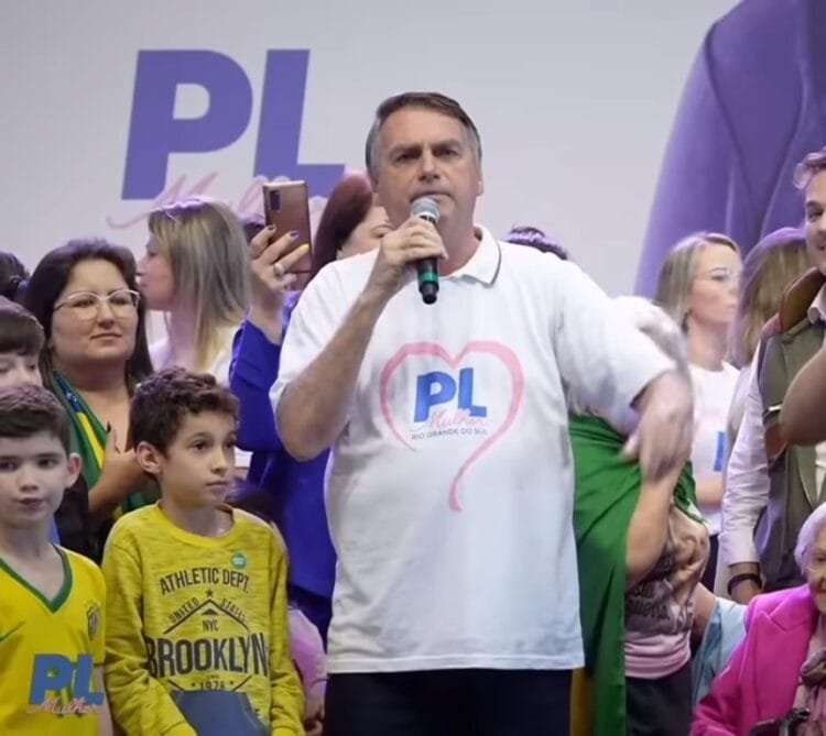 Bolsonaro minimiza investigação sobre ‘Perseguição a Baleias’ e alfineta ministro