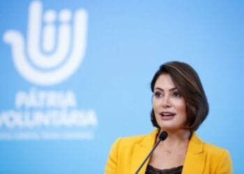 Michelle Bolsonaro alfineta Janja por viagens internacionais em evento do PL Mulher