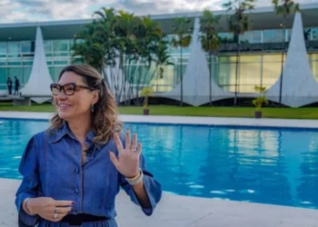 Governo Lula prevê gasto de R$ 874 mil em manutenção de piscinas e lagos nas residências oficiais