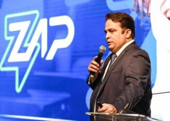 Prefeito Roberto Naves anuncia pagamento do piso salarial aos enfermeiros