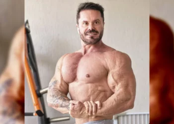 Influenciador fitness Renato Cariani é surpreendido por ação da polícia federal