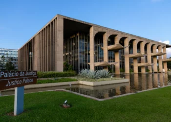 Licitação Milionária sob Investigação: Empresas Alvo da PF Vencem Contrato com Ministério da Justiça