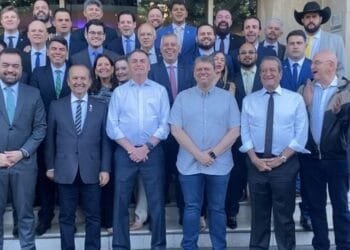 Bolsonaro reúne governadores e deputados em evento internacional em Buenos Aires