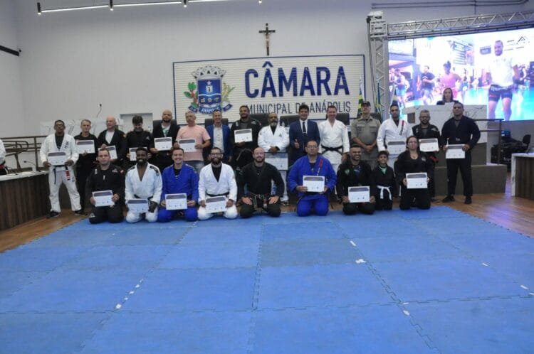 Câmara de Anápolis presta homenagem a atletas durante evento do “Dezembro Faixa Preta”