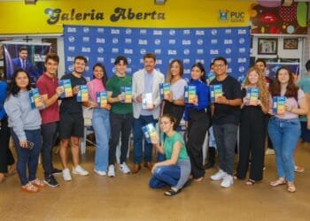 Senador Wilder Morais distribui livros em universidades de Goiás, promovendo acesso à educação