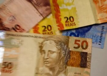 Decreto estabelece salário mínimo de R$1.412 para 2024
