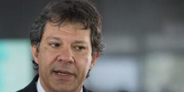 Fernando Haddad anuncia reoneração gradual da folha de pagamento e medidas econômicas polêmicas