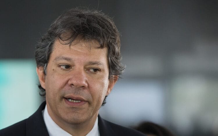 Fernando Haddad anuncia reoneração gradual da folha de pagamento e medidas econômicas polêmicas