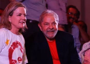 Lula sonda Gleisi Hoffmann para Ministério da Justiça, mas a deputada recusa