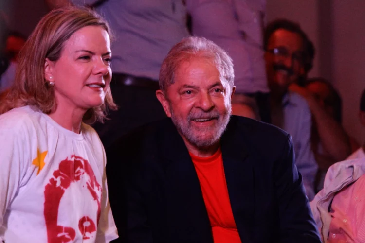 Lula sonda Gleisi Hoffmann para Ministério da Justiça, mas a deputada recusa