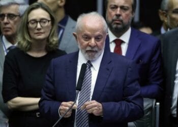 Reforma Tributária: Lula é recebido na Câmara aos gritos de “o ladrão chegou”