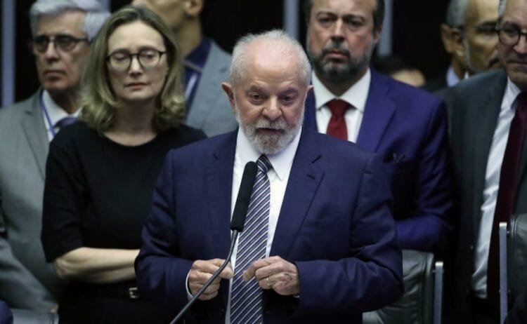 Reforma Tributária: Lula é recebido na Câmara aos gritos de “o ladrão chegou”