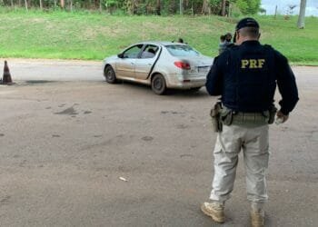 PRF intervém em viagem perigosa: Família arrisca vidas em rodovia em Goiás