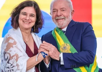 Filho da ministra da Saúde é nomeado secretário da Cultura em Cabo Frio após repasse milionário do Ministério