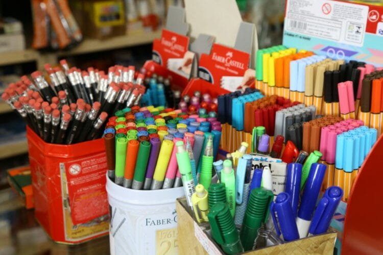 Diferença de preço do material escolar tem variação de até 566% em Goiás, diz Procon